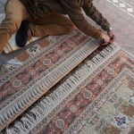 Lavoro di Ricostruzione della frangia di un tappeto